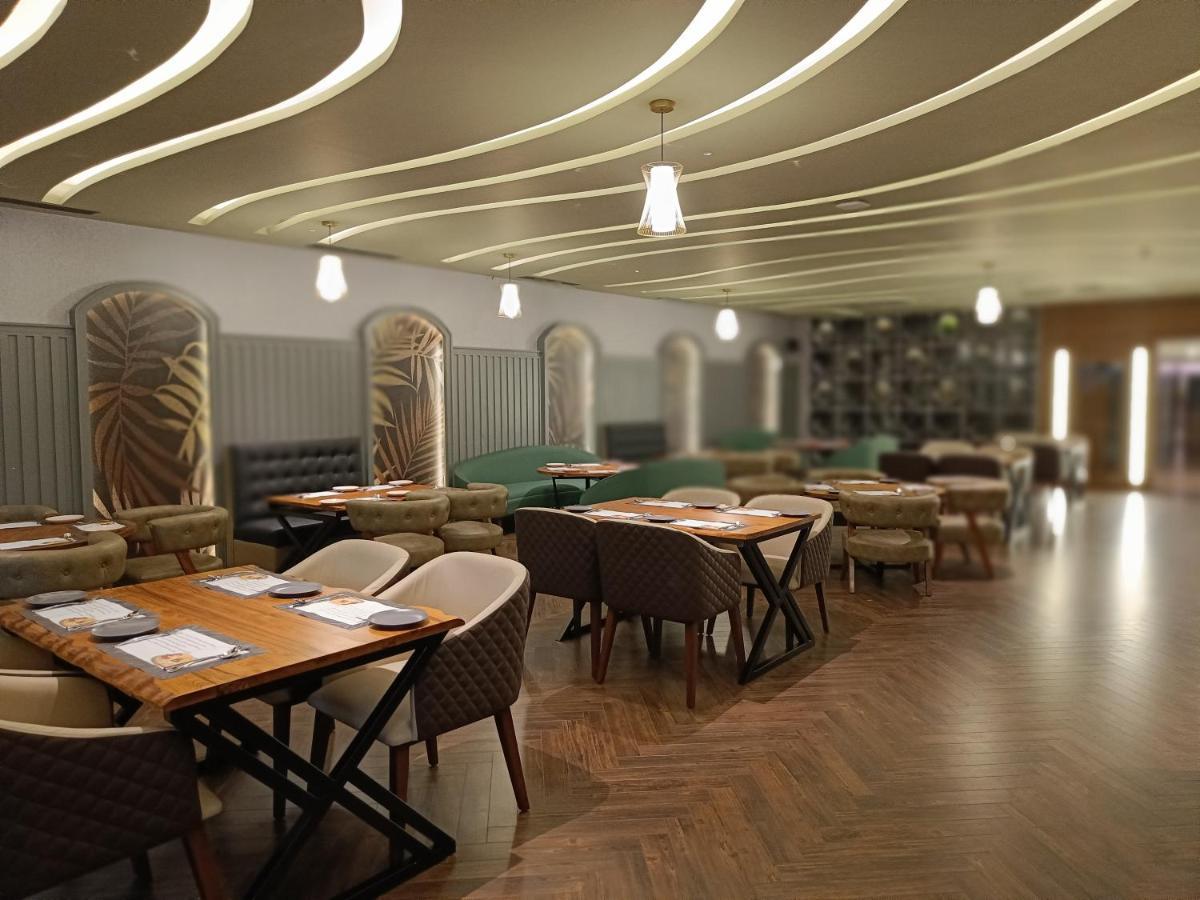 The Kings Park Grand-Near Us Consulate Hotel Ченай Екстериор снимка