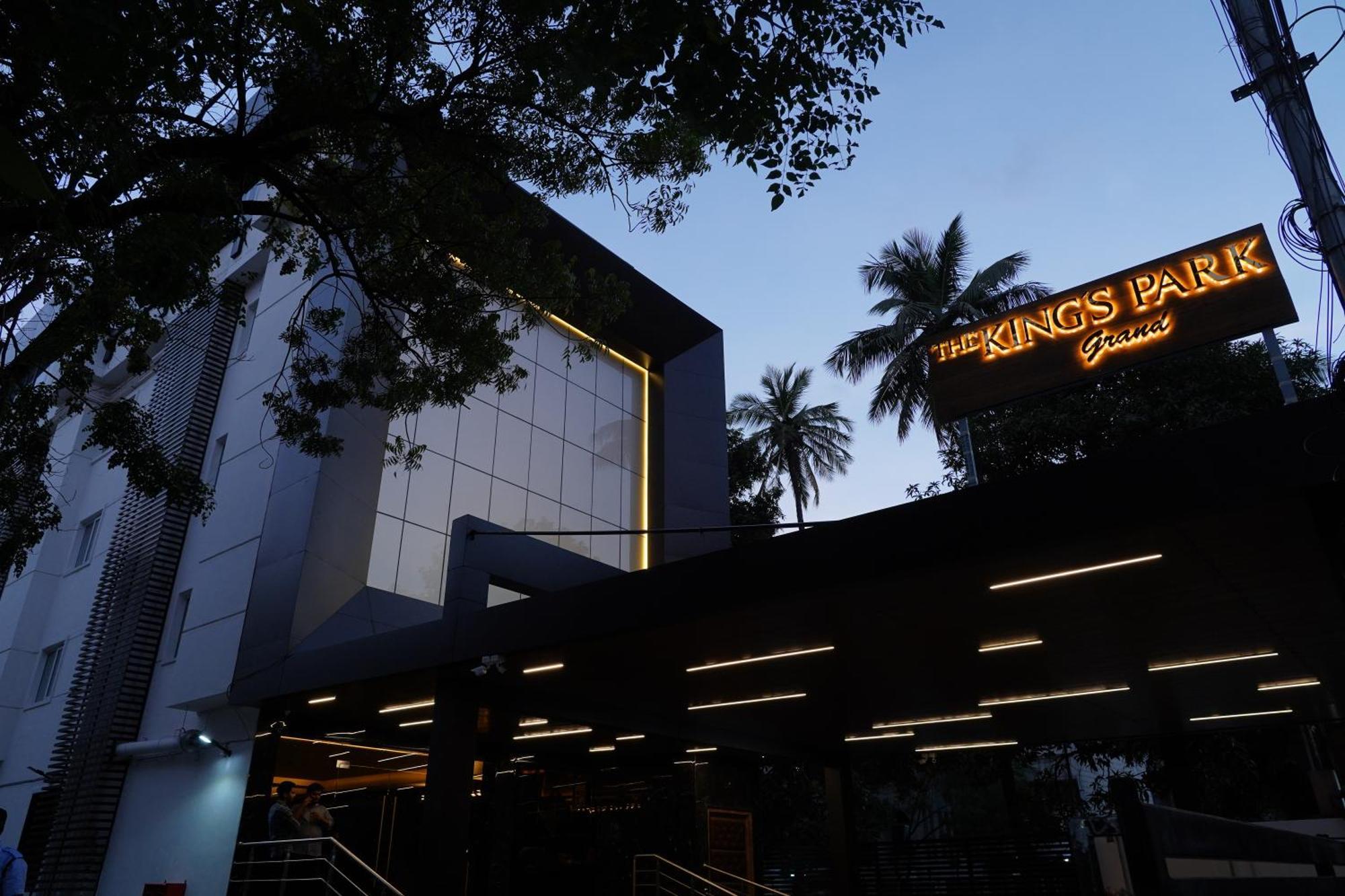 The Kings Park Grand-Near Us Consulate Hotel Ченай Екстериор снимка